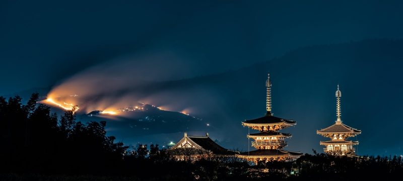 武藤兰艺人形象展示图，日本流行文化风格，背景简洁明亮，展现武藤兰专业艺人气质与个人魅力，暖色调氛围